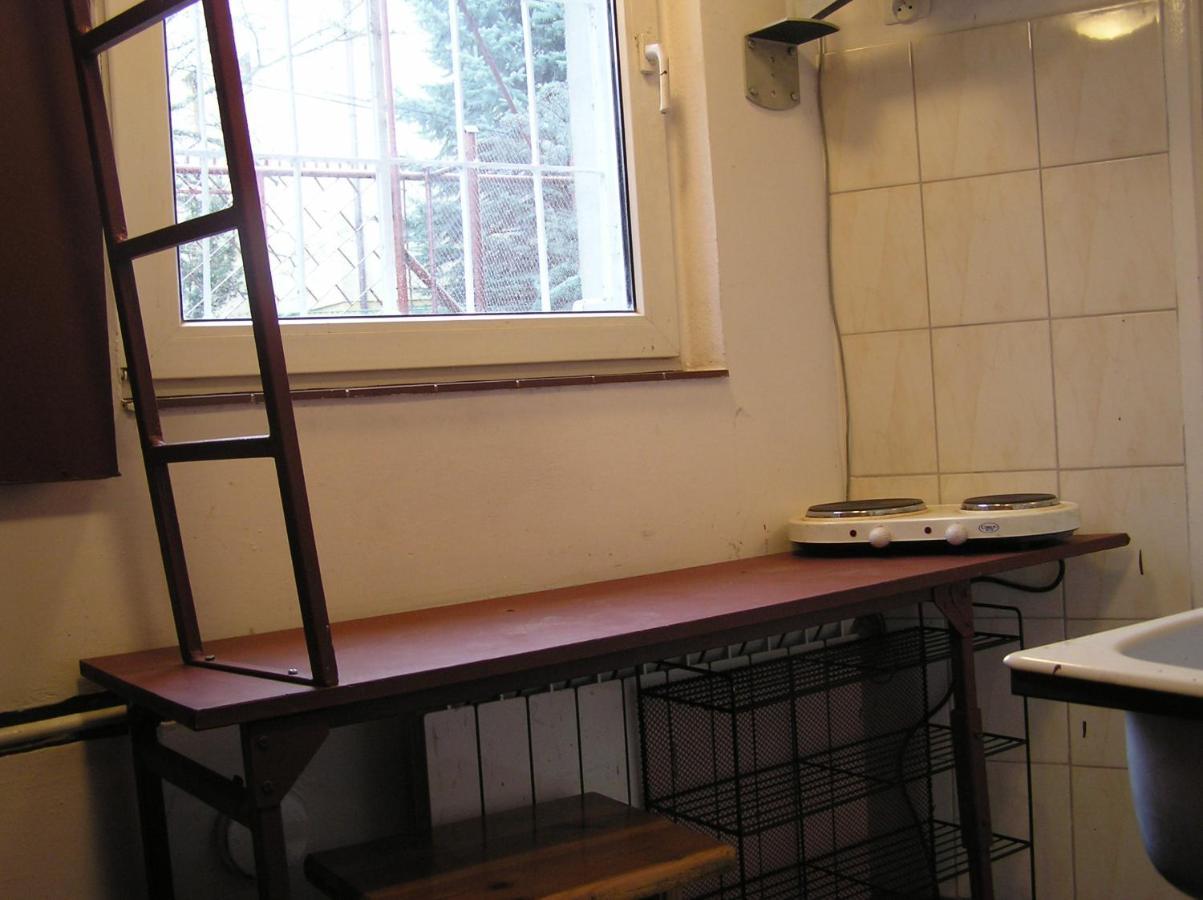 P1 Okropnie Mala Kawalerka Z Lazienka Centrum 5 Przystankow Halczyna 9 * Kraków