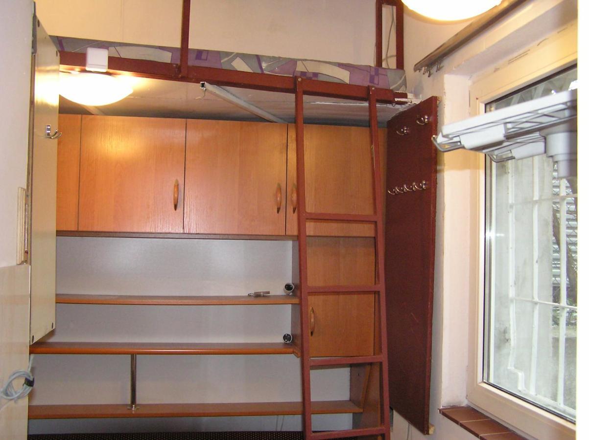 Apartment P1 Okropnie Mala Kawalerka Z Lazienka Centrum 5 Przystankow Halczyna 9 *