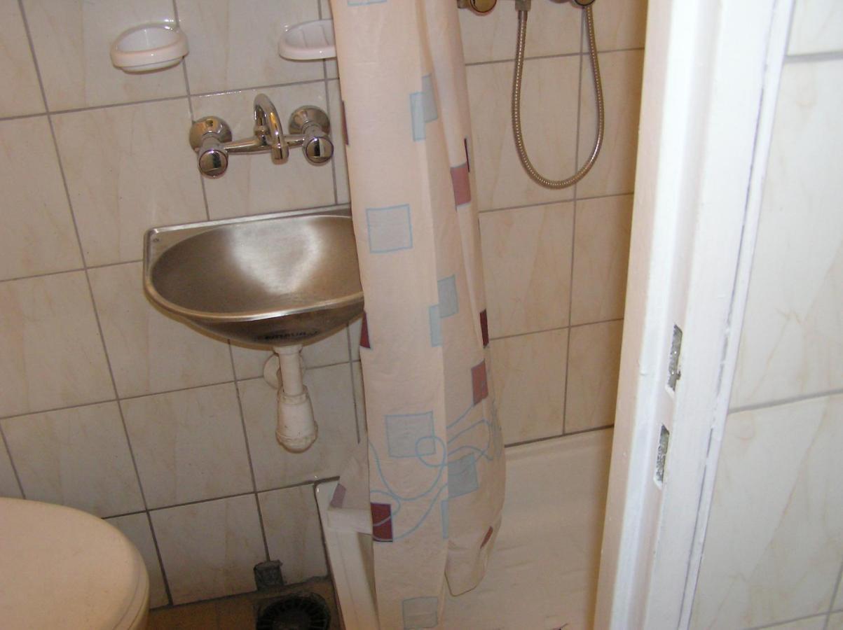 P1 Okropnie Mala Kawalerka Z Lazienka Centrum 5 Przystankow Halczyna 9 Krakow