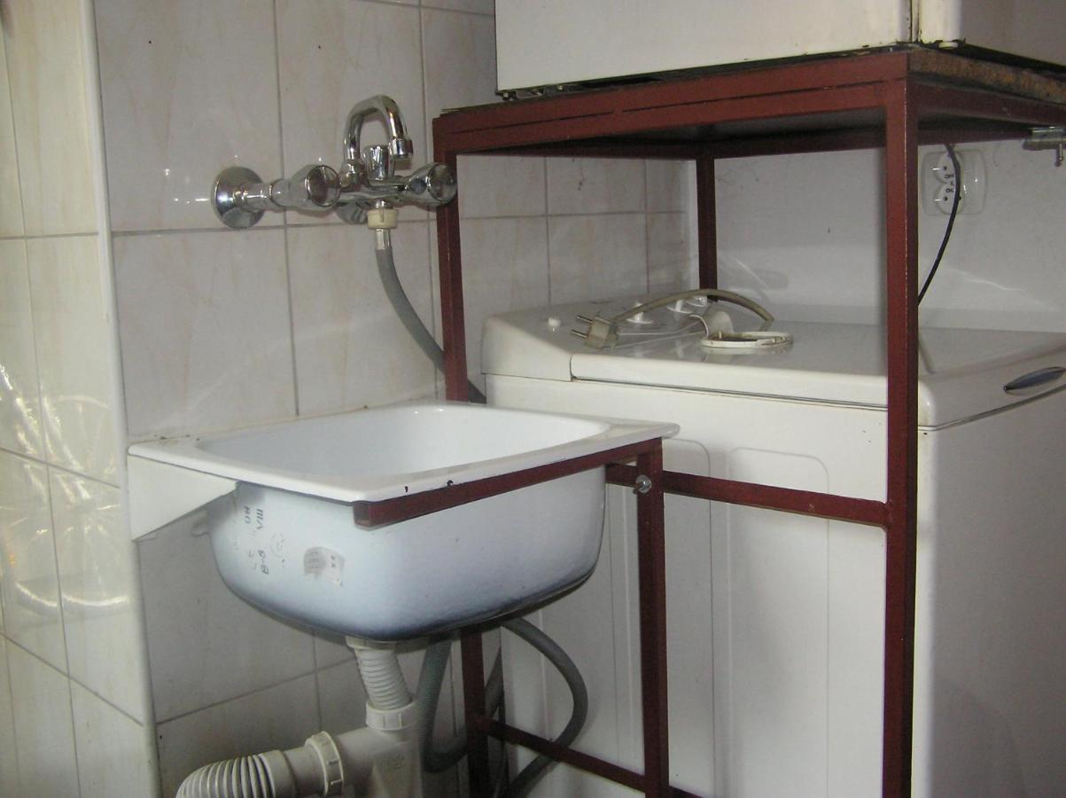 P1 Okropnie Mala Kawalerka Z Lazienka Centrum 5 Przystankow Halczyna 9 Apartment Krakow
